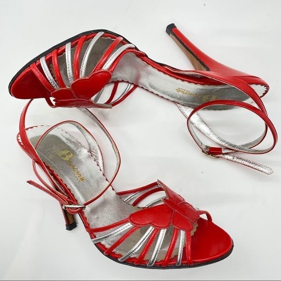 🔴🦋Tiny Feet Alert 🦋 heels - Picture 1 of 4